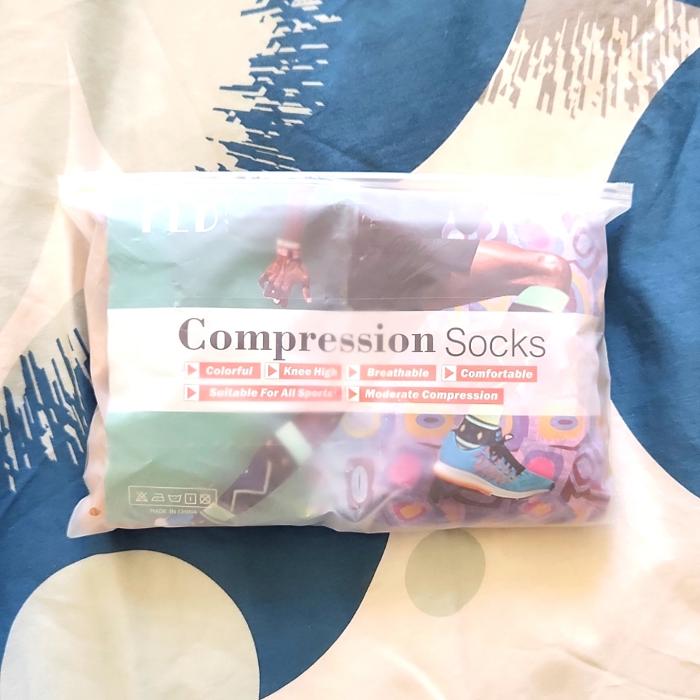 NWT fenglaoda Four pairs of beige knee-high compression socks. Size L/XL.